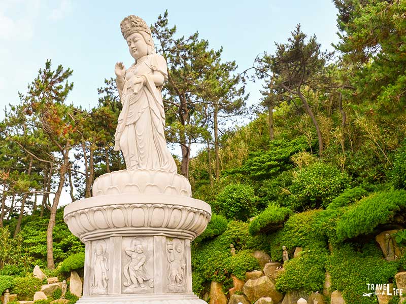 Things to do in Busan South Korea Haedong Yonggungsa Temple