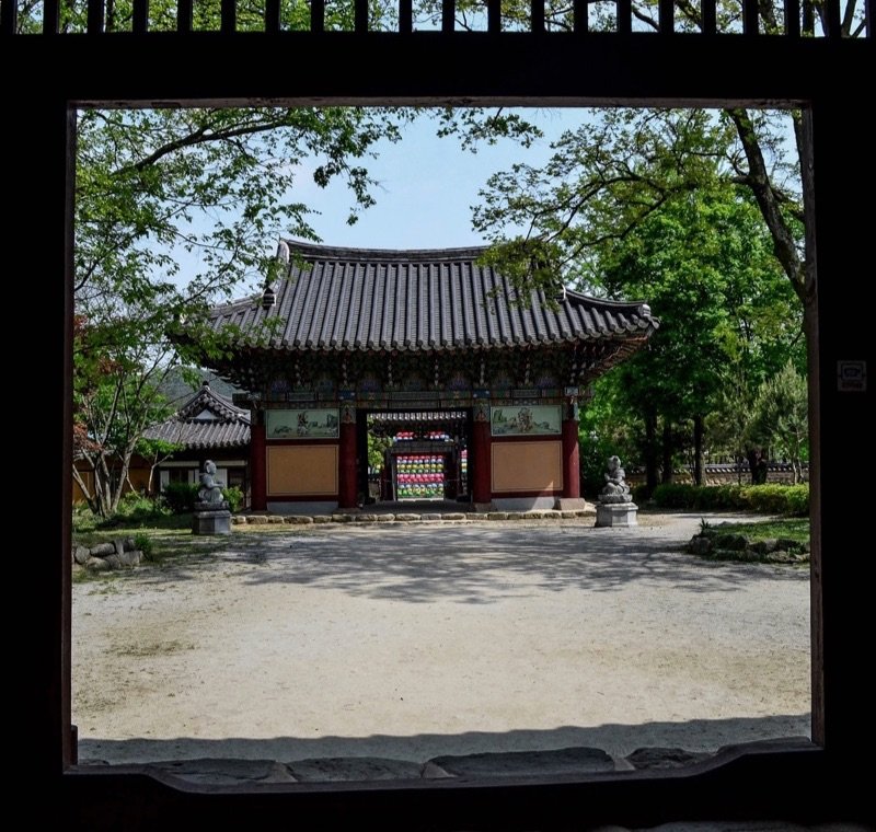 Walking inside Songgwangsa's Entrance, Wanju South Korea