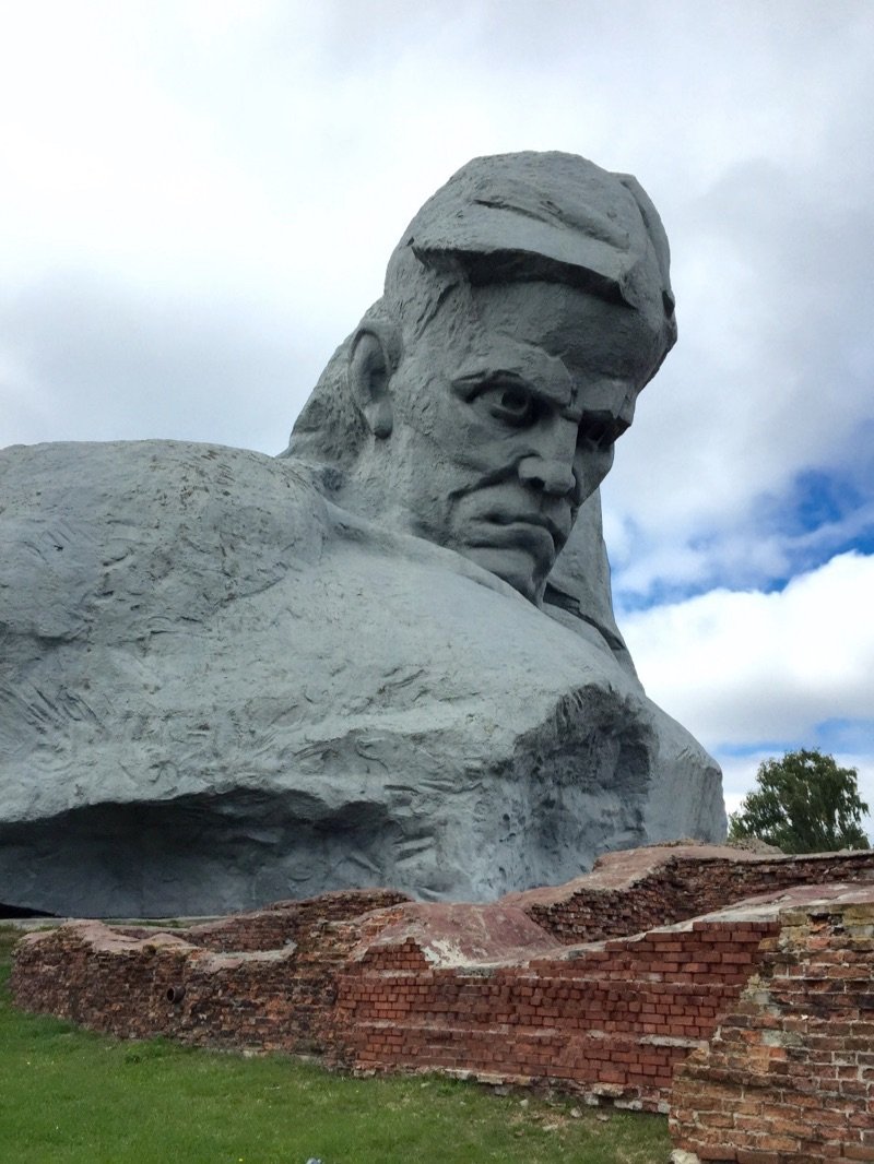 Brest monument