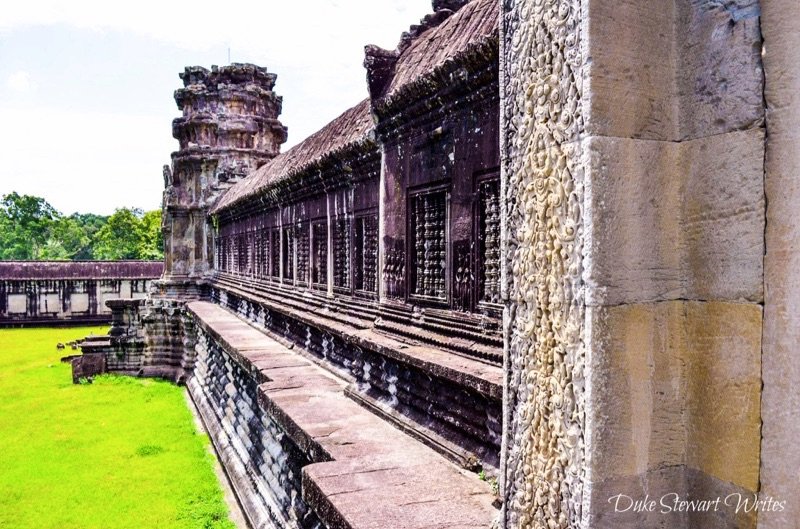 Beautiful entrance to the Angkor Wat gallery of 1000 Buddhas