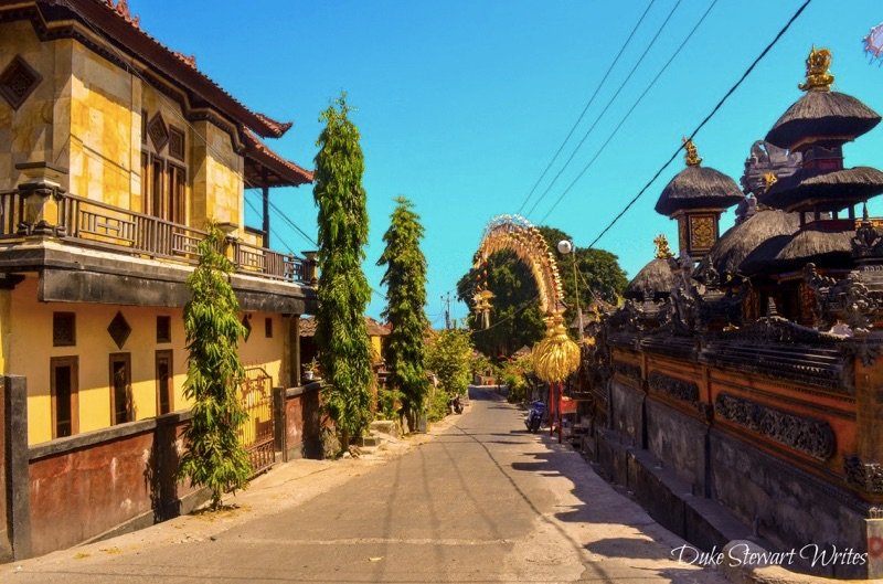 Nusa Lembongan Temple and Road