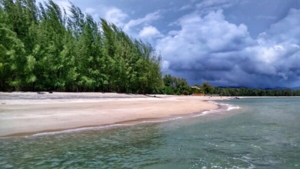 Langkawi Long Beach Photo by Rachel Jones from HippieInHeels.com