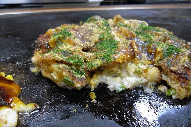 osaka-okonomiyaki-image-via-flickr-by-hirotomo