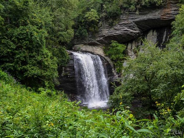 Waterfalls near Brevard NC Travel Guide Looking Glass Falls Image