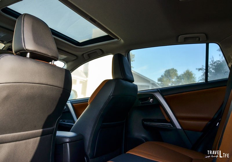 2017 Toyota RAV4 Interior and Moonroof