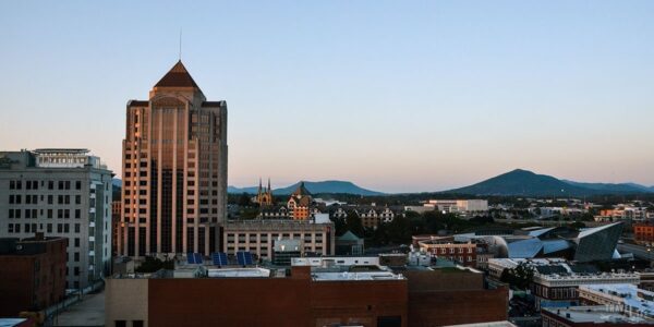 Weekend Things to Do in Roanoke Virginia Travel Guide Featured Image