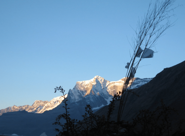 Panoramic view of Mount Everest and surrounding Himalayan peaks in Nepal